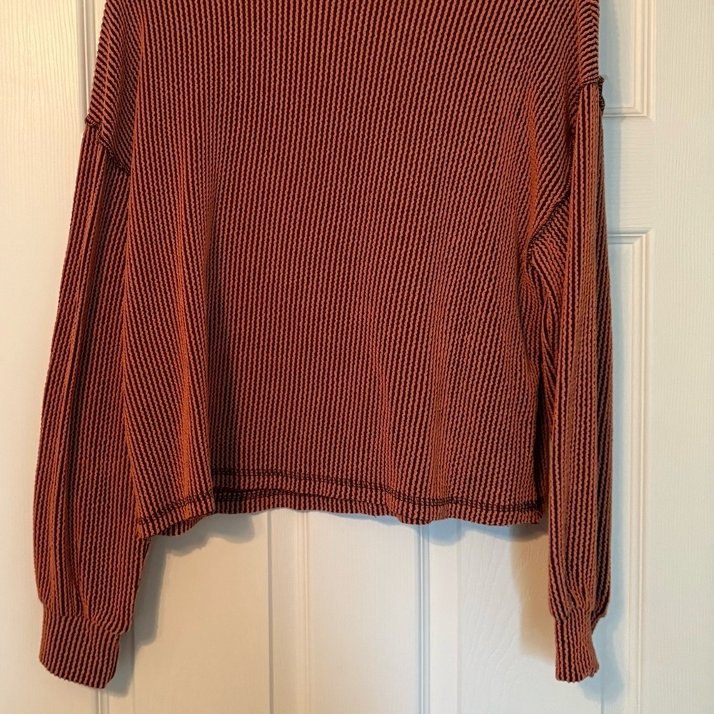 Lush Ribbed V-Neck Top - Picture 2 of 2